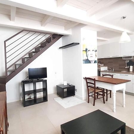 Urban Cottage - Casa Vacanze バーリ エクステリア 写真